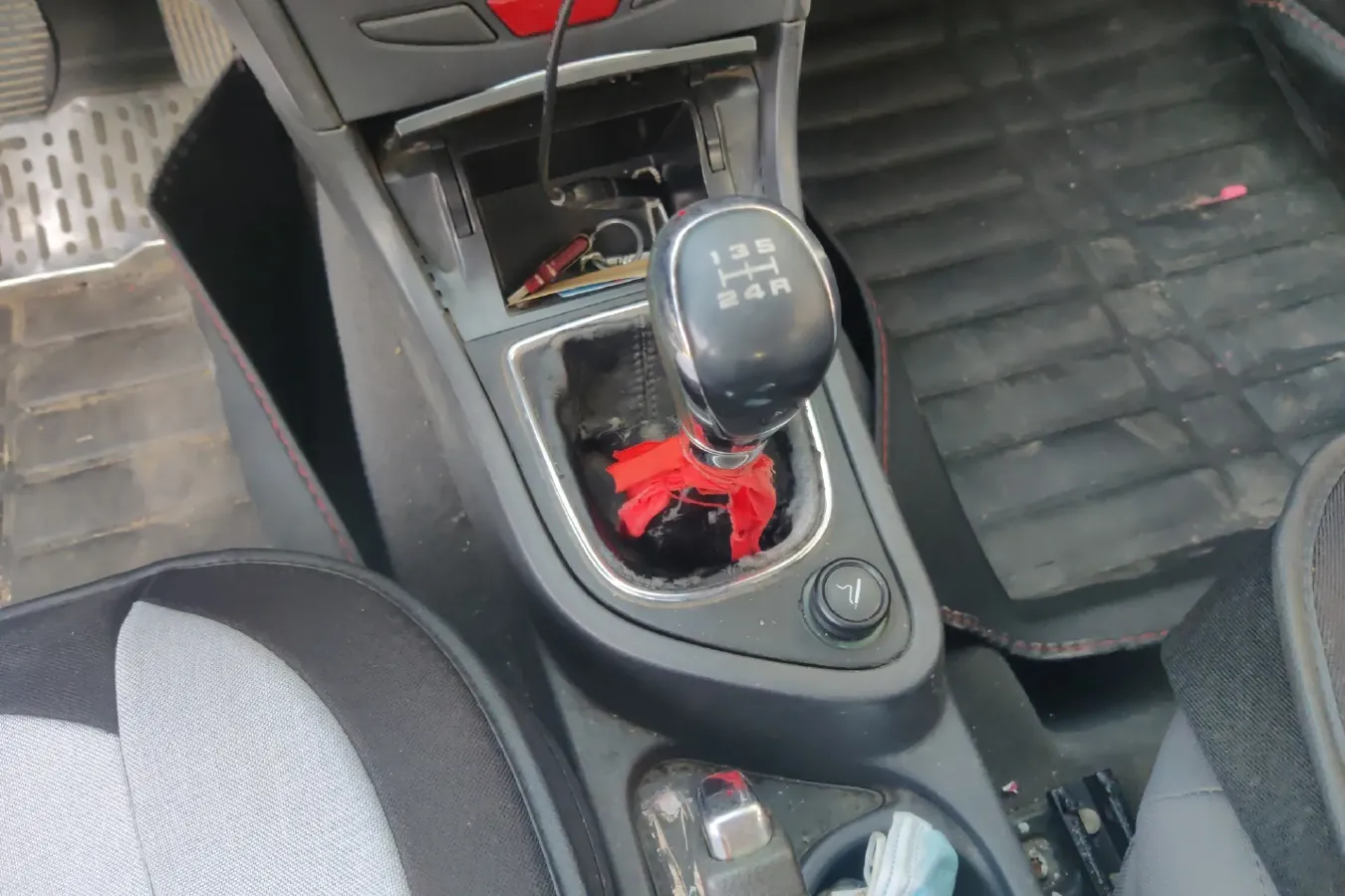 2013 DongFeng Aeolus S30 1.6L 106HP L4 5MT,autocango,china used car exporter,china ev exporter,chinese used car exporter,chinese used ev exporter