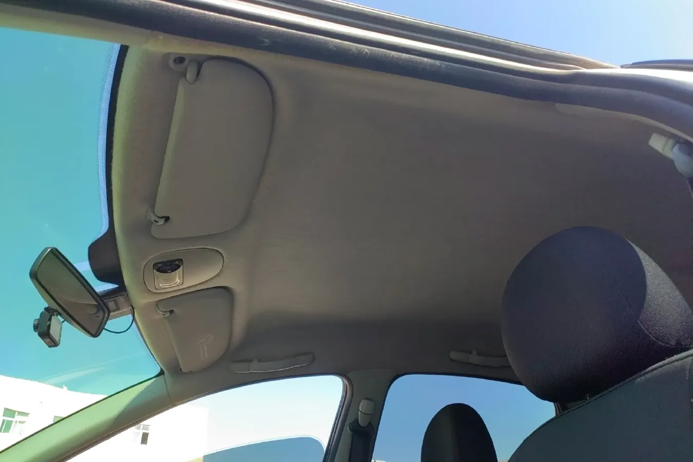 2011 Peugeot 207 1.4L 76HP L4 5MT,autocango,china used car exporter,china ev exporter,chinese used car exporter,chinese used ev exporter