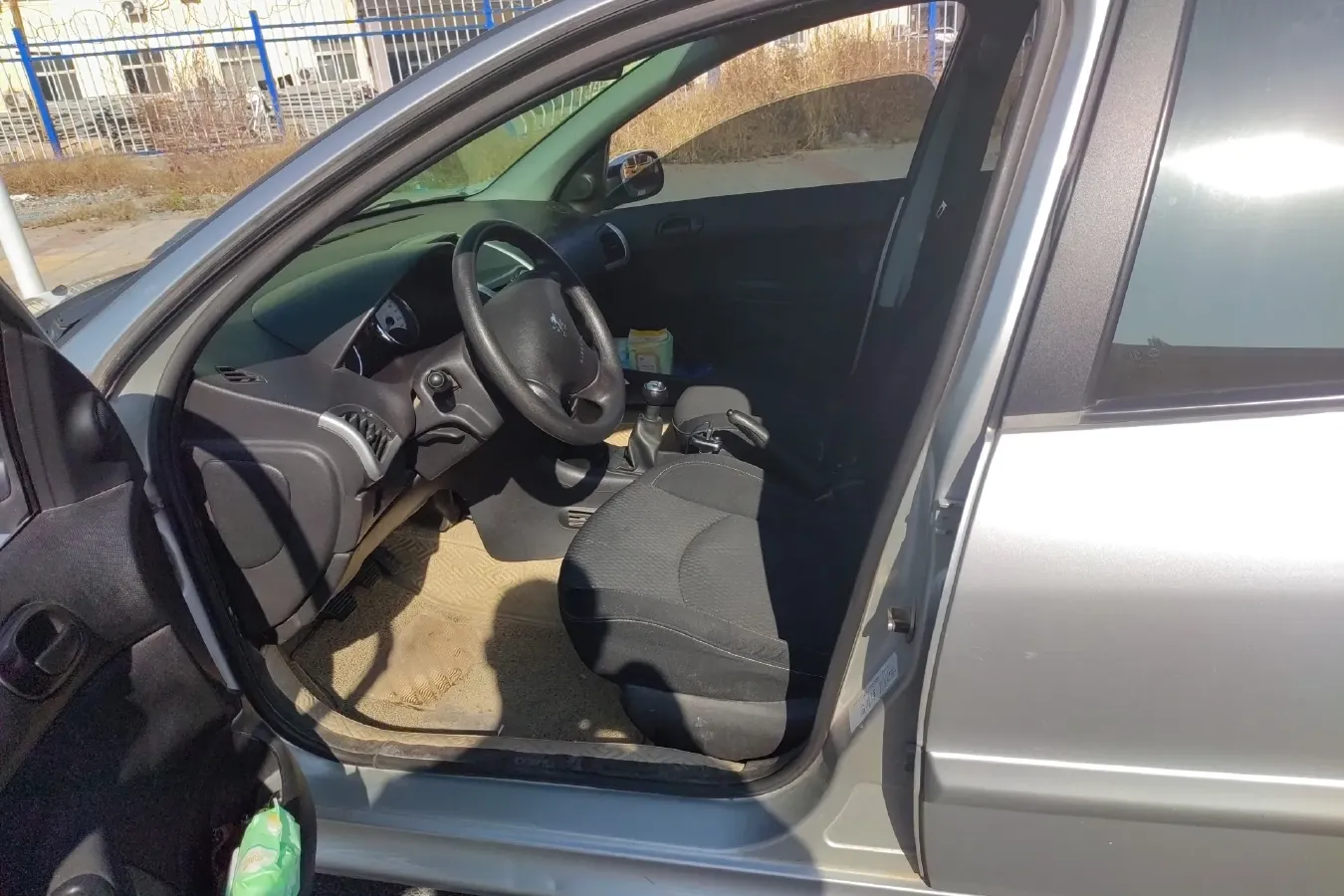 2011 Peugeot 207 1.4L 76HP L4 5MT,autocango,china used car exporter,china ev exporter,chinese used car exporter,chinese used ev exporter