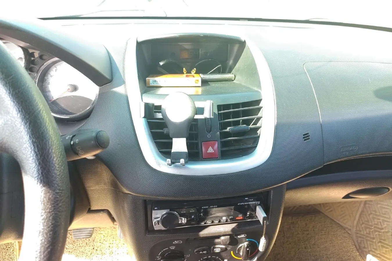 2011 Peugeot 207 1.4L 76HP L4 5MT,autocango,china used car exporter,china ev exporter,chinese used car exporter,chinese used ev exporter