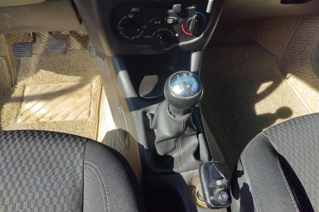 2011 Peugeot 207 1.4L 76HP L4 5MT,autocango,china used car exporter,china ev exporter,chinese used car exporter,chinese used ev exporter