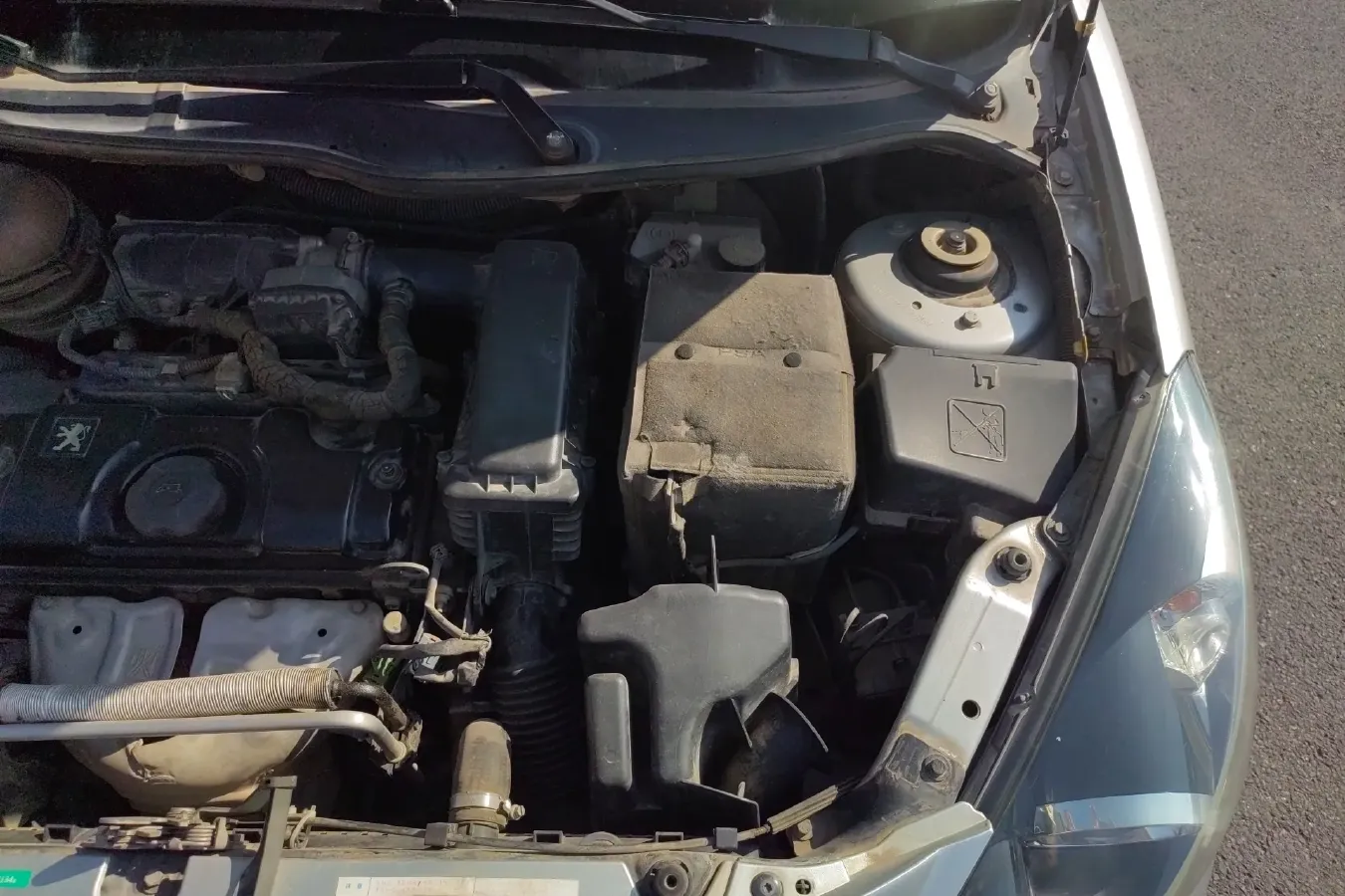 2011 Peugeot 207 1.4L 76HP L4 5MT,autocango,china used car exporter,china ev exporter,chinese used car exporter,chinese used ev exporter