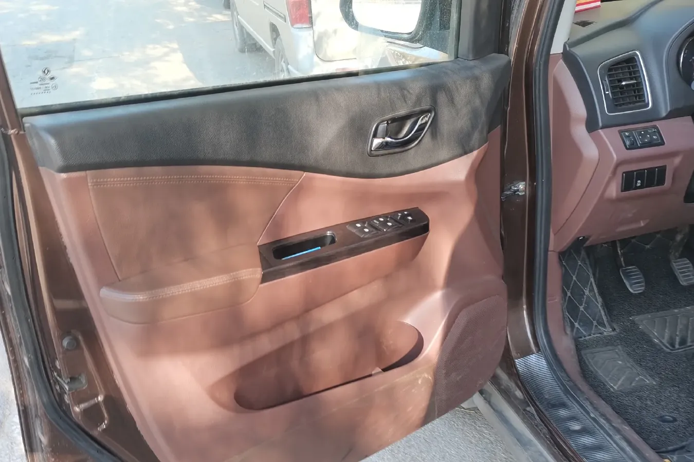 2016 DongFeng Forthing SX6 1.6L 122HP L4 5MT,autocango,china used car exporter,china ev exporter,chinese used car exporter,chinese used ev exporter