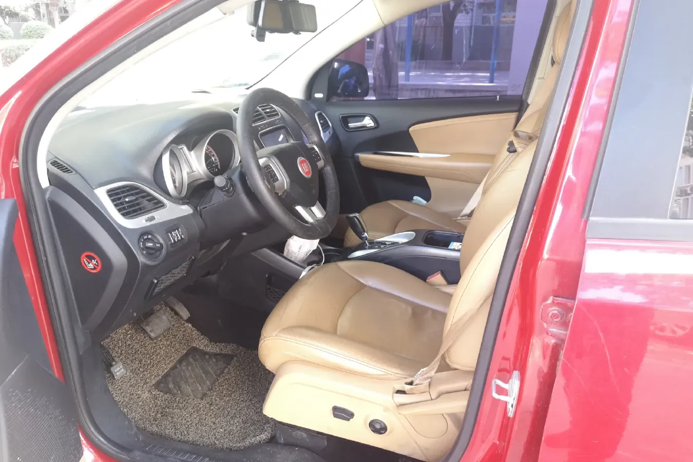 2012 Fiat Freemont 2.4L 170HP L4 6AT,autocango,china used car exporter,china ev exporter,chinese used car exporter,chinese used ev exporter