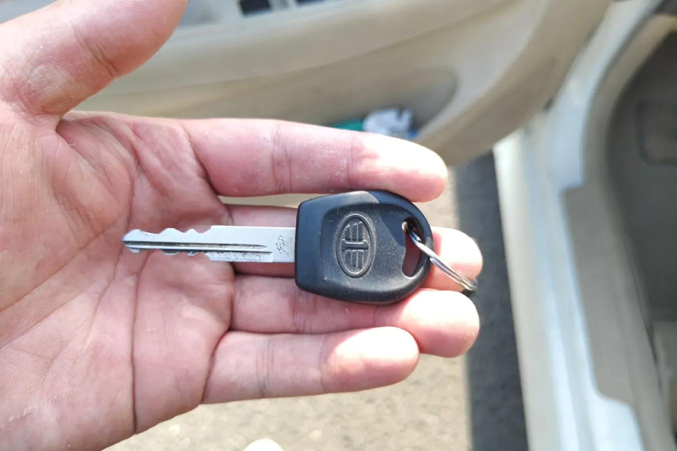 2011 FAW Senia M80 1.3L 91HP L4 5MT,autocango,china used car exporter,china ev exporter,chinese used car exporter,chinese used ev exporter