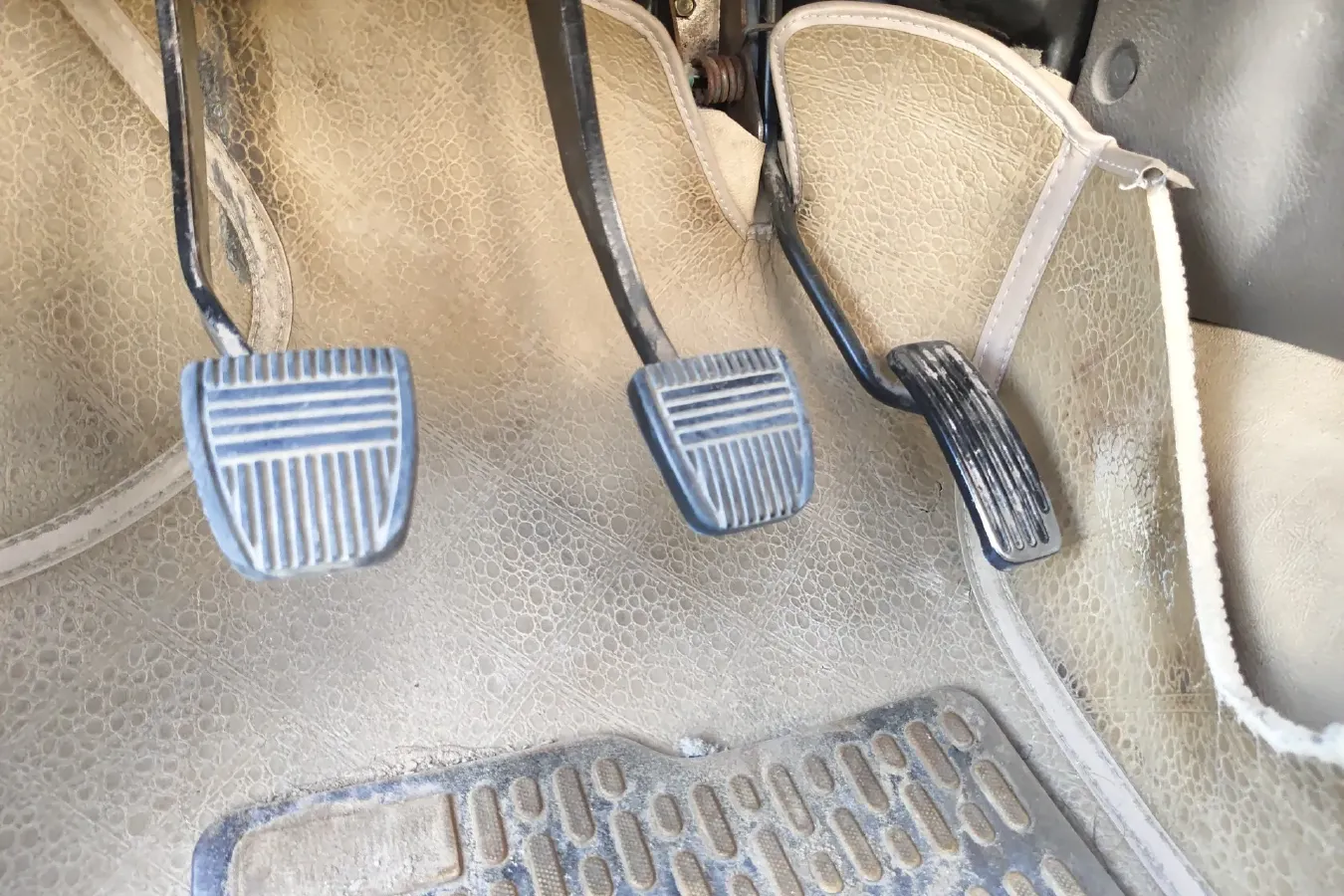 2011 FAW Senia M80 1.3L 91HP L4 5MT,autocango,china used car exporter,china ev exporter,chinese used car exporter,chinese used ev exporter