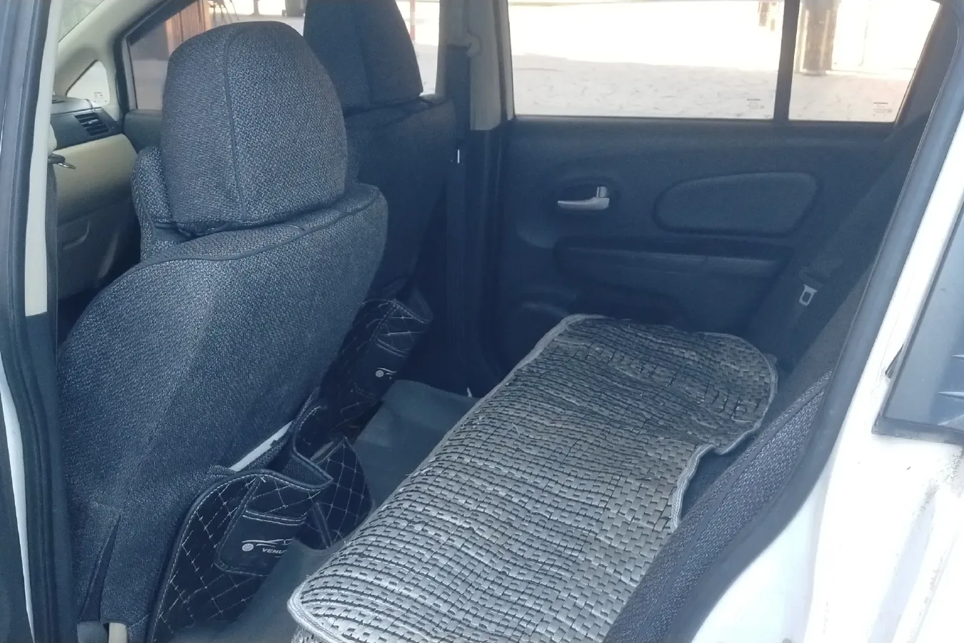 2013 Venucia R50 1.6L 117HP L4 5MT,autocango,china used car exporter,china ev exporter,chinese used car exporter,chinese used ev exporter