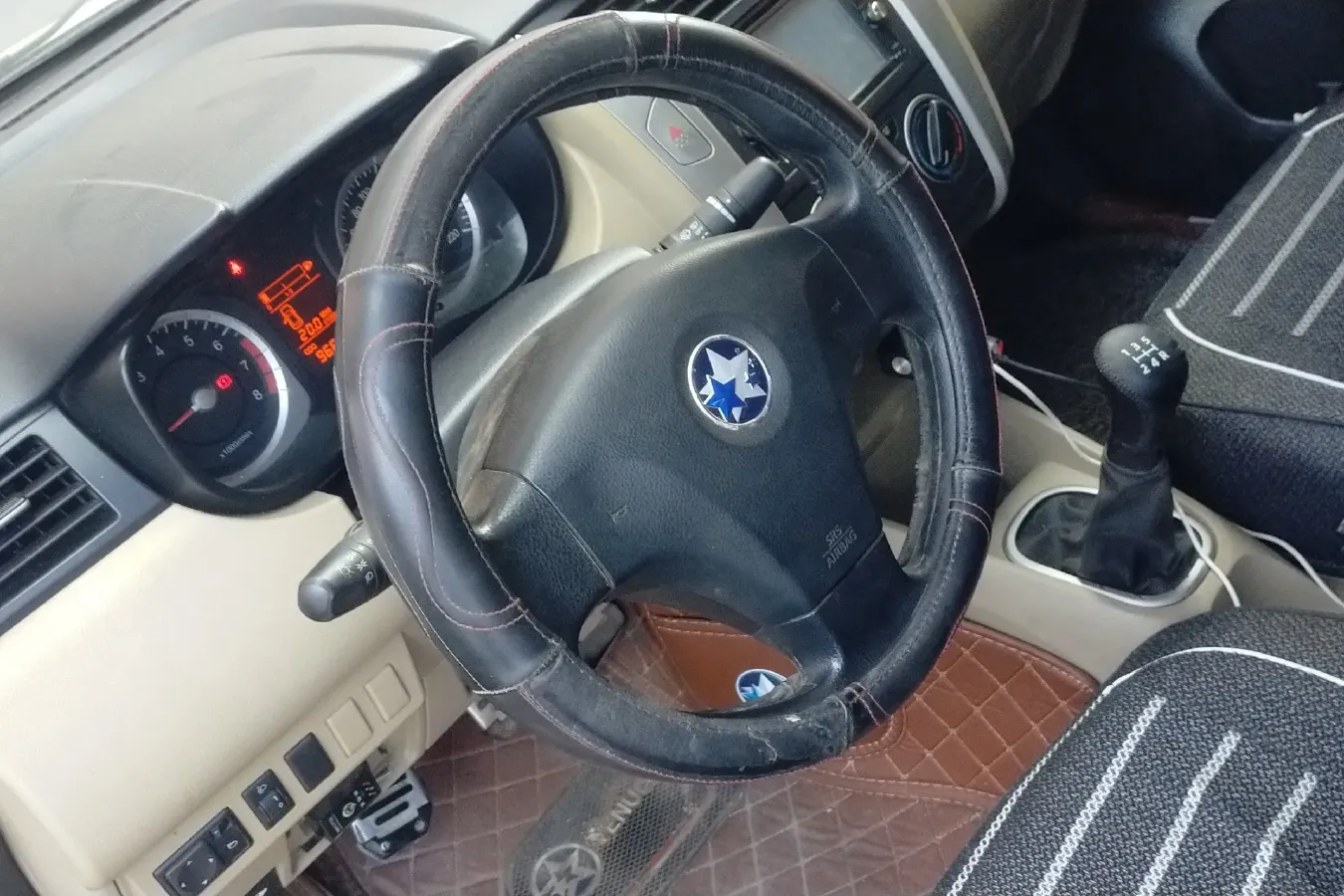 2013 Venucia R50 1.6L 117HP L4 5MT,autocango,china used car exporter,china ev exporter,chinese used car exporter,chinese used ev exporter