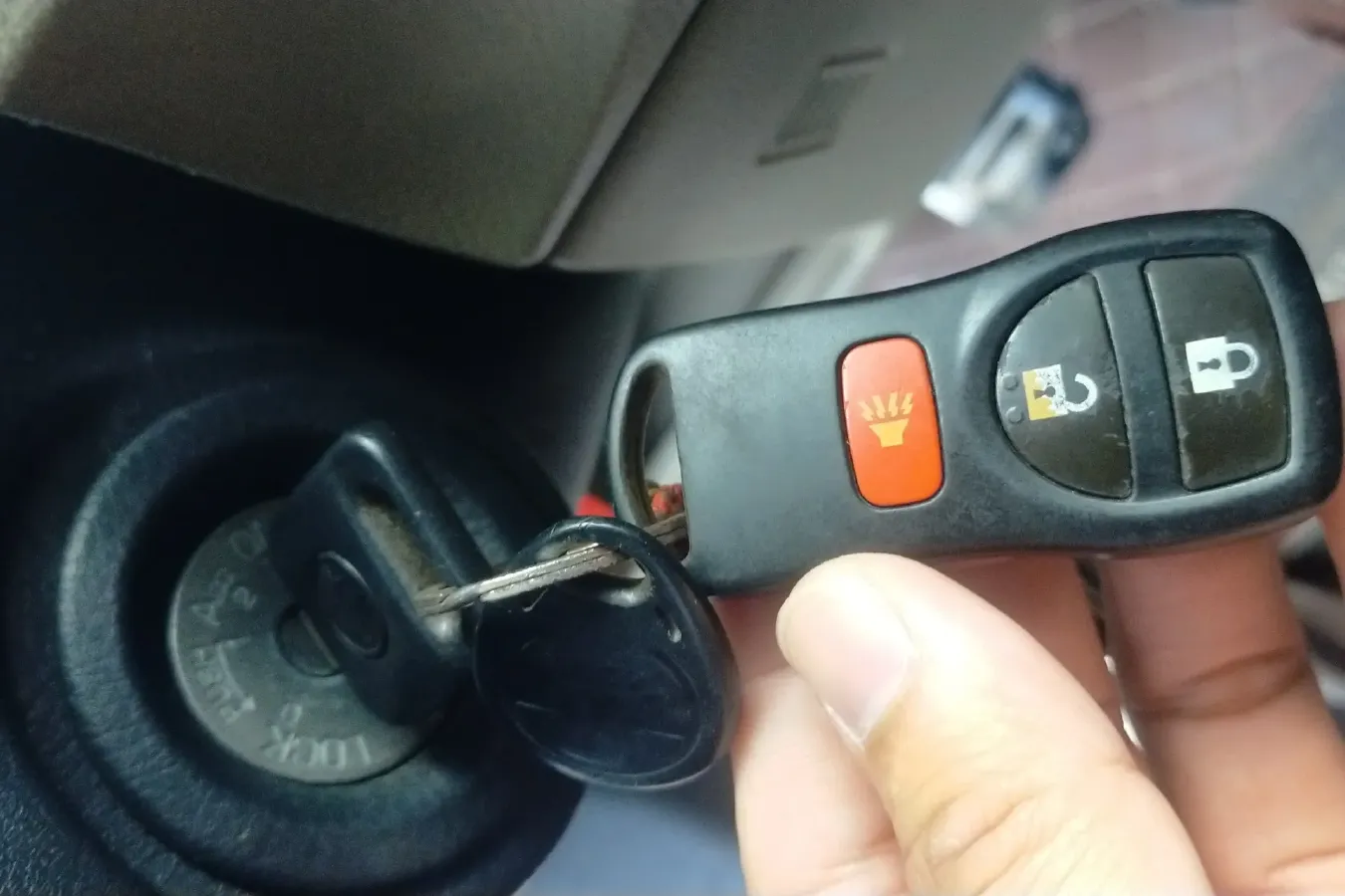 2013 Venucia R50 1.6L 117HP L4 5MT,autocango,china used car exporter,china ev exporter,chinese used car exporter,chinese used ev exporter