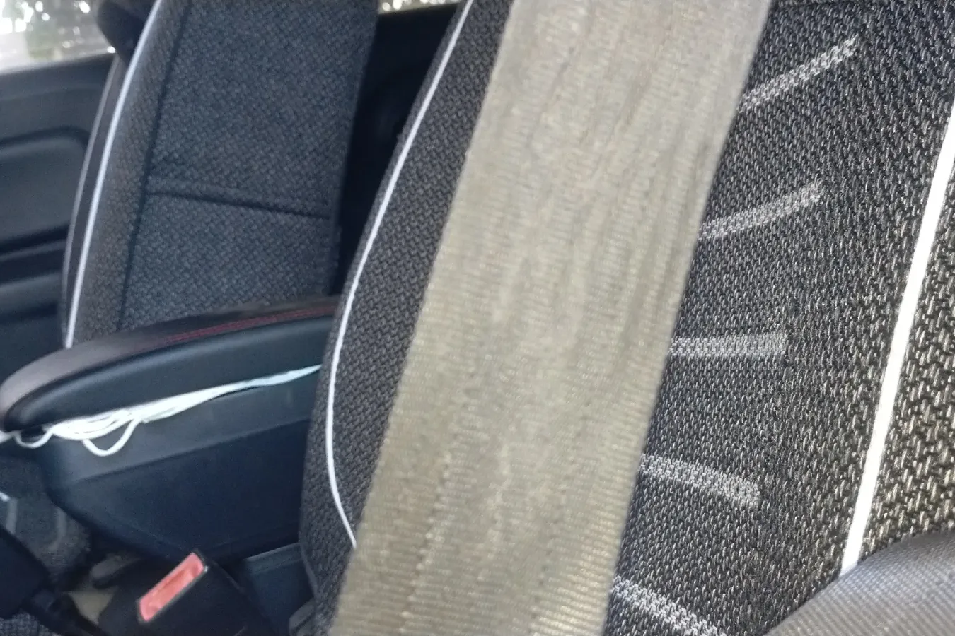 2013 Venucia R50 1.6L 117HP L4 5MT,autocango,china used car exporter,china ev exporter,chinese used car exporter,chinese used ev exporter