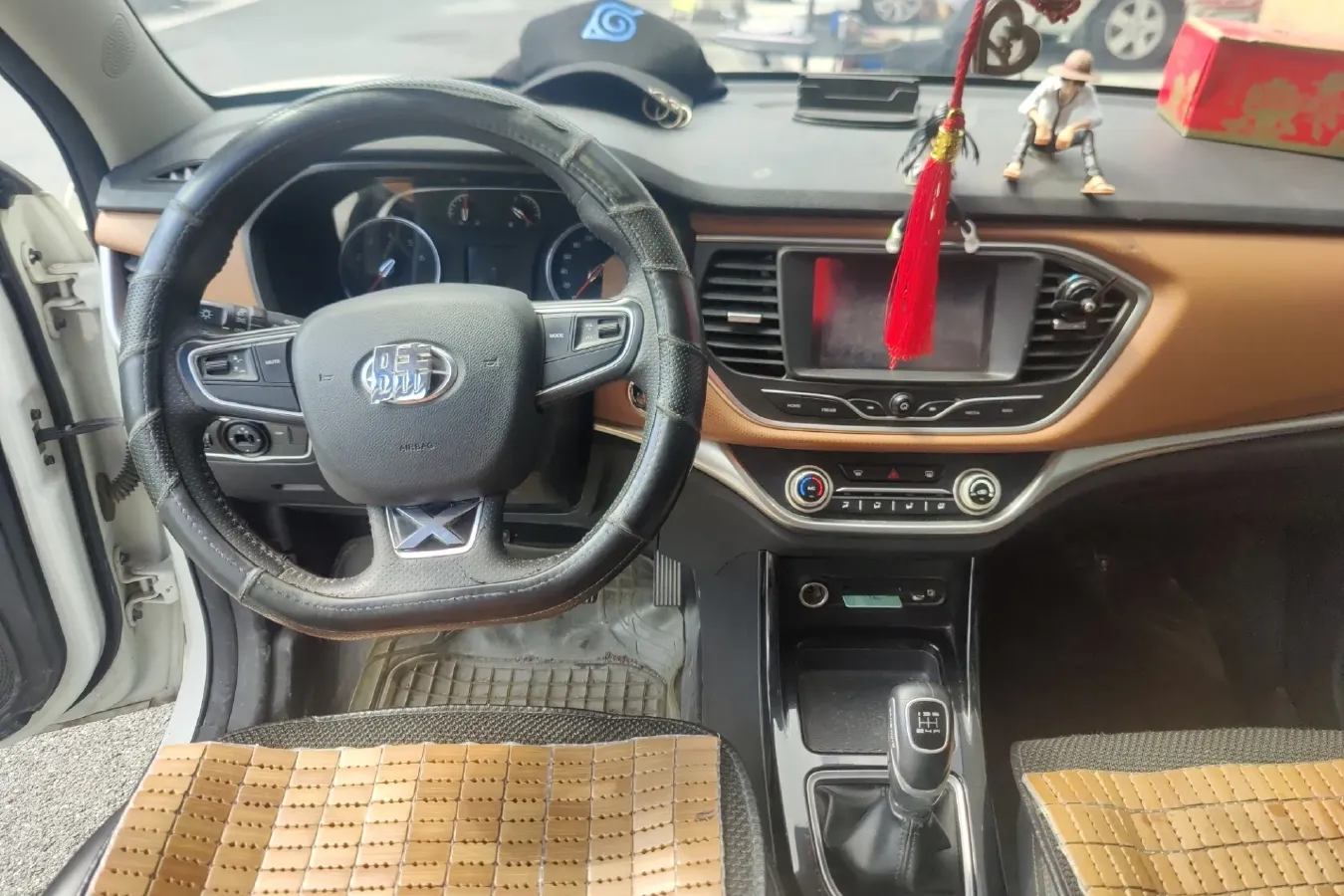 2017 Landwind X2 1.6L 125HP L4 5MT,autocango,china used car exporter,china ev exporter,chinese used car exporter,chinese used ev exporter