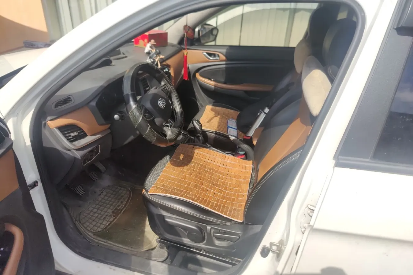 2017 Landwind X2 1.6L 125HP L4 5MT,autocango,china used car exporter,china ev exporter,chinese used car exporter,chinese used ev exporter