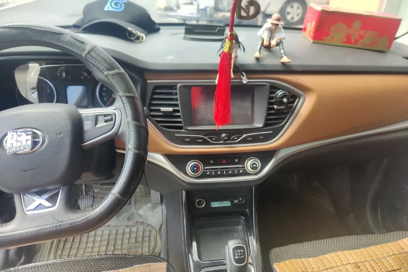 2017 Landwind X2 1.6L 125HP L4 5MT,autocango,china used car exporter,china ev exporter,chinese used car exporter,chinese used ev exporter