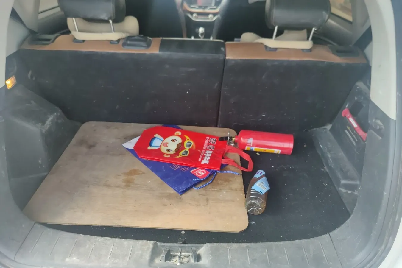 2017 Landwind X2 1.6L 125HP L4 5MT,autocango,china used car exporter,china ev exporter,chinese used car exporter,chinese used ev exporter