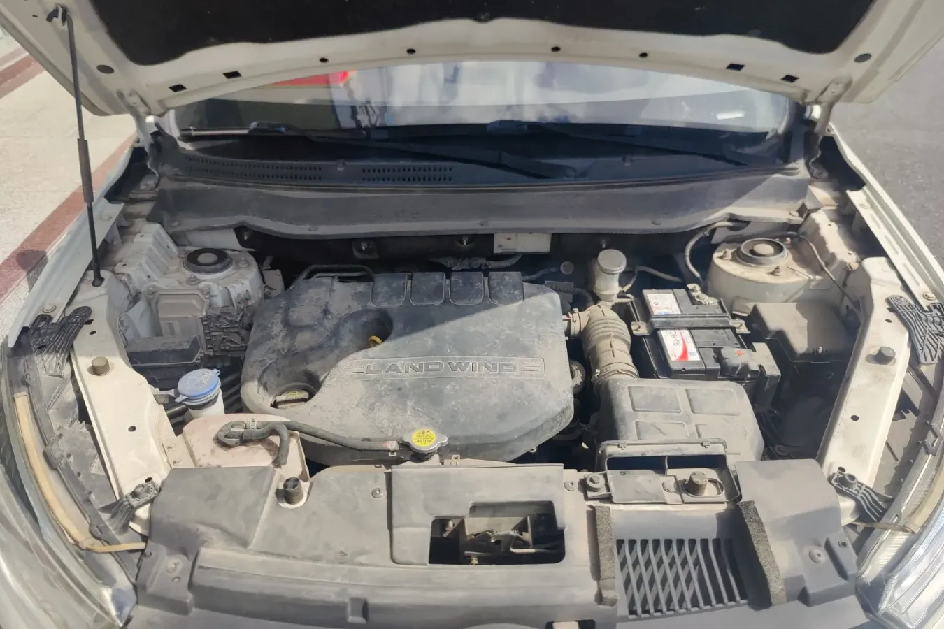 2017 Landwind X2 1.6L 125HP L4 5MT,autocango,china used car exporter,china ev exporter,chinese used car exporter,chinese used ev exporter