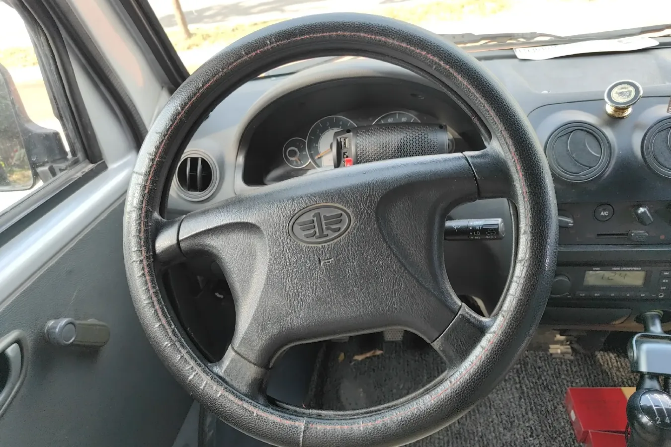 2011 FAW JiaBao V52 1.0L 48HP L4 5MT,autocango,china used car exporter,china ev exporter,chinese used car exporter,chinese used ev exporter