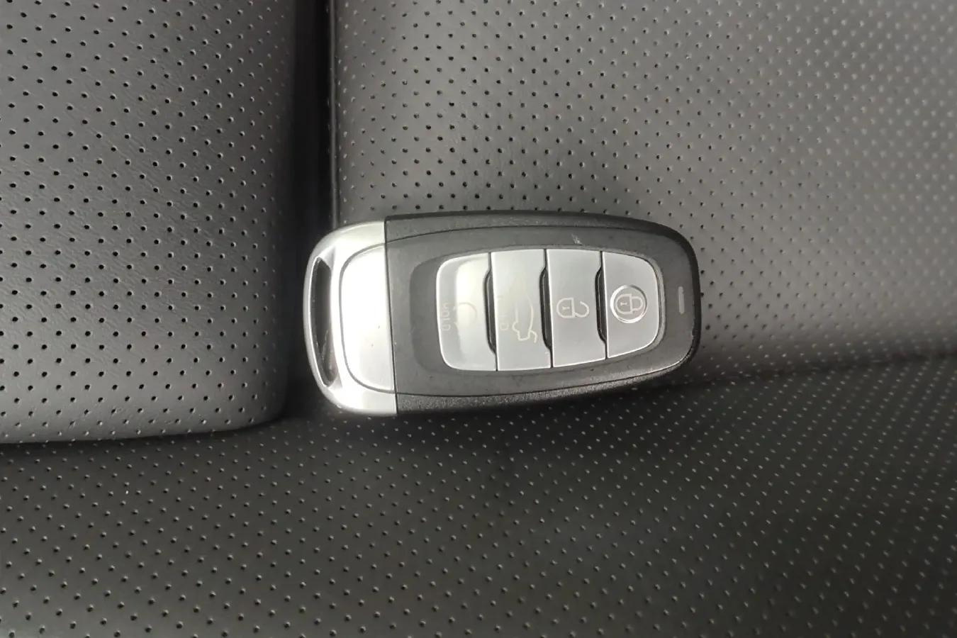 2020 HongQi H9 2.0T 252HP L4 7DCT,autocango,china used car exporter,china ev exporter,chinese used car exporter,chinese used ev exporter