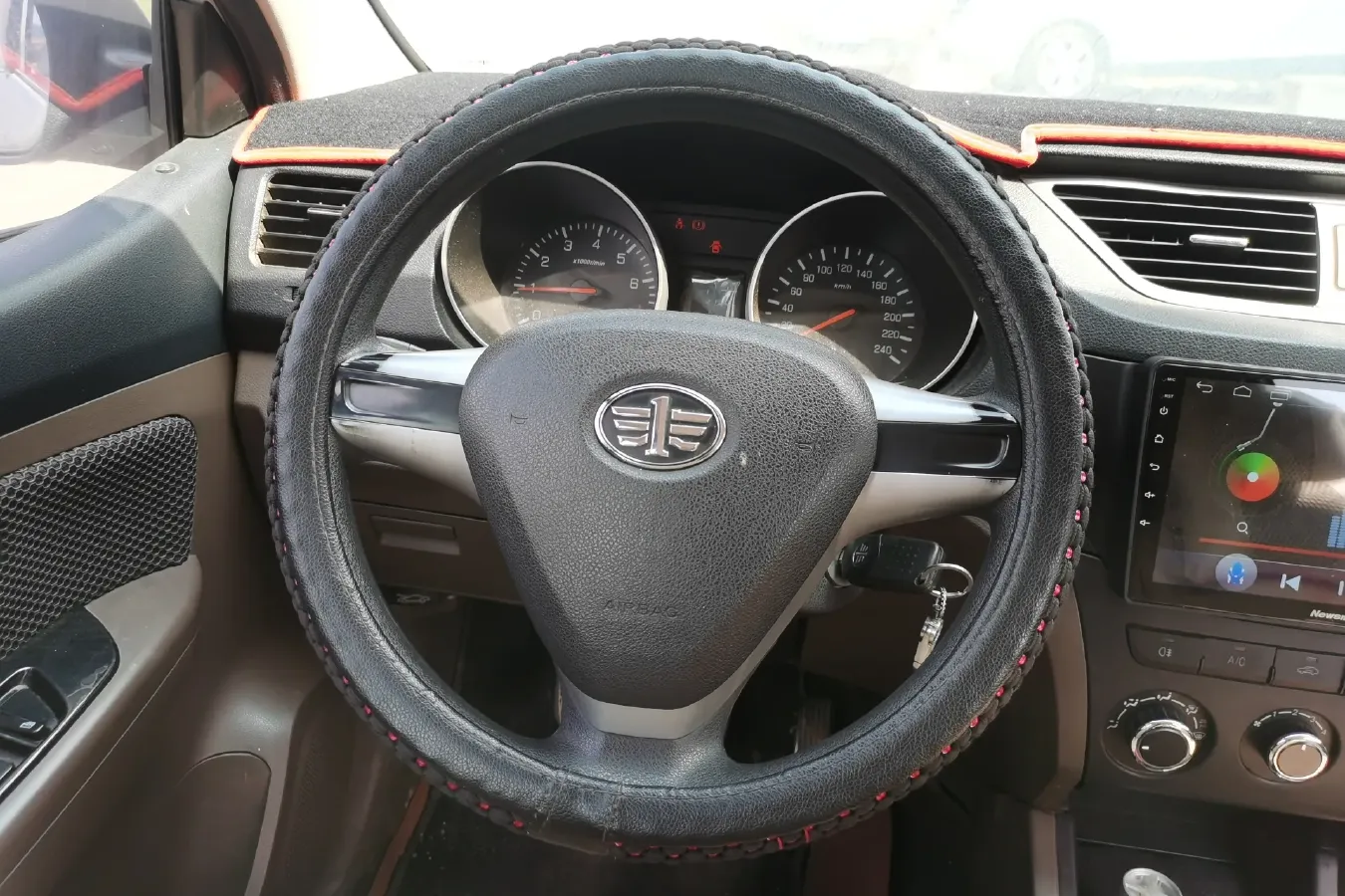 2014 FAW Senia S80 1.5L 102HP L4 5MT,autocango,china used car exporter,china ev exporter,chinese used car exporter,chinese used ev exporter