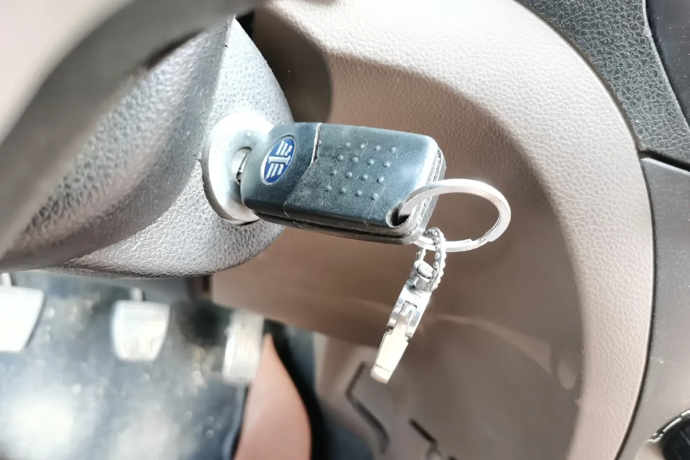 2014 FAW Senia S80 1.5L 102HP L4 5MT,autocango,china used car exporter,china ev exporter,chinese used car exporter,chinese used ev exporter