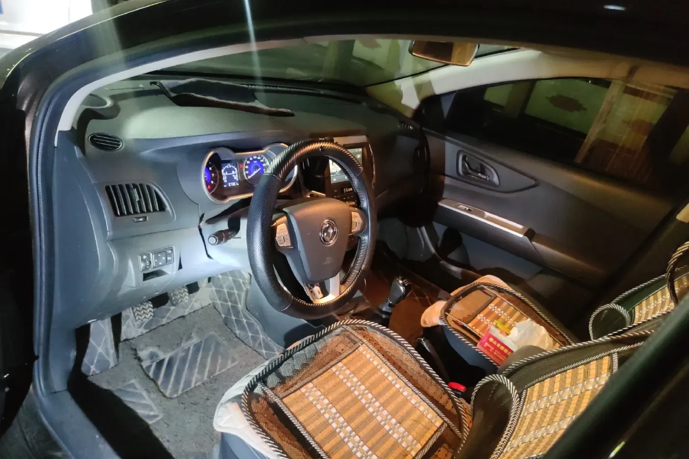 2016 DongFeng Aeolus AX3 1.5L 116HP L4 5MT,autocango,china used car exporter,china ev exporter,chinese used car exporter,chinese used ev exporter