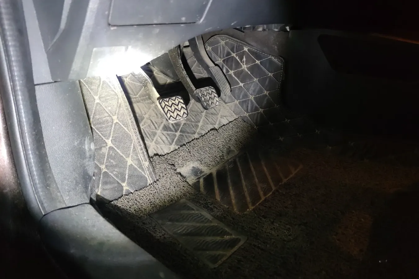 2016 DongFeng Aeolus AX3 1.5L 116HP L4 5MT,autocango,china used car exporter,china ev exporter,chinese used car exporter,chinese used ev exporter