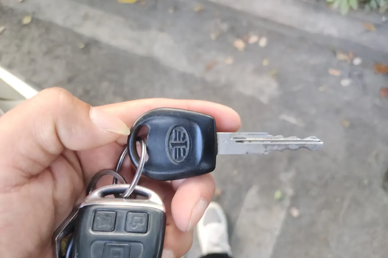 2011 FAW Senia M80 1.3L 91HP L4 5MT,autocango,china used car exporter,china ev exporter,chinese used car exporter,chinese used ev exporter