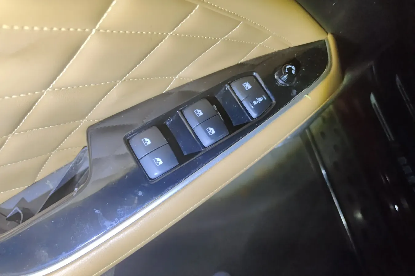 2021 Venucia Star 1.5T 190HP L4 7DCT,autocango,china used car exporter,china ev exporter,chinese used car exporter,chinese used ev exporter