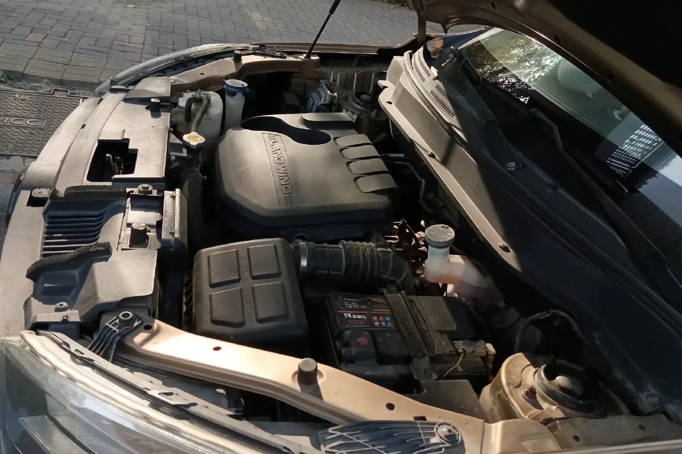 2017 Landwind X2 1.6L 125HP L4 4AT,autocango,china used car exporter,china ev exporter,chinese used car exporter,chinese used ev exporter