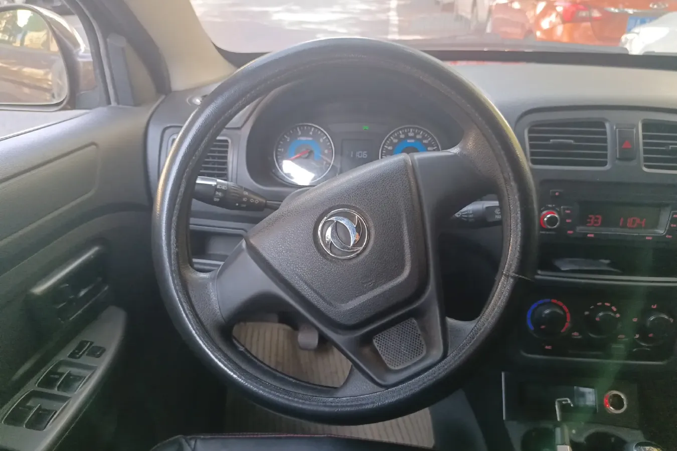 2014 DongFeng Fengon Fengon 330 1.5L 116HP L4 5MT,autocango,china used car exporter,china ev exporter,chinese used car exporter,chinese used ev exporter