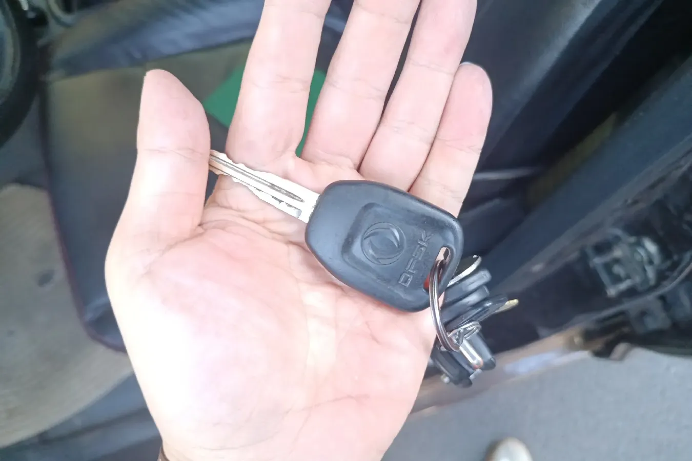 2014 DongFeng Fengon Fengon 330 1.5L 116HP L4 5MT,autocango,china used car exporter,china ev exporter,chinese used car exporter,chinese used ev exporter