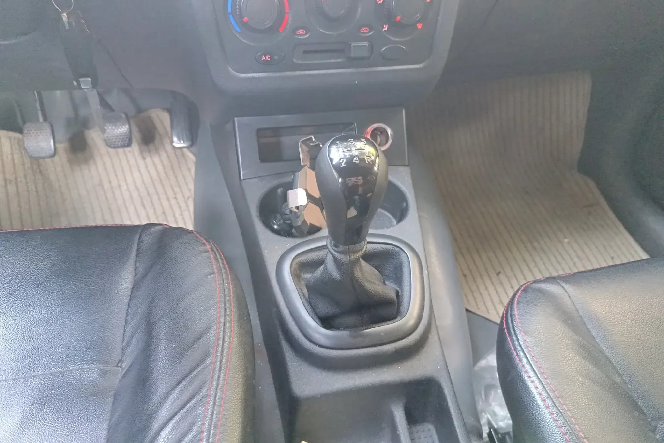 2014 DongFeng Fengon Fengon 330 1.5L 116HP L4 5MT,autocango,china used car exporter,china ev exporter,chinese used car exporter,chinese used ev exporter