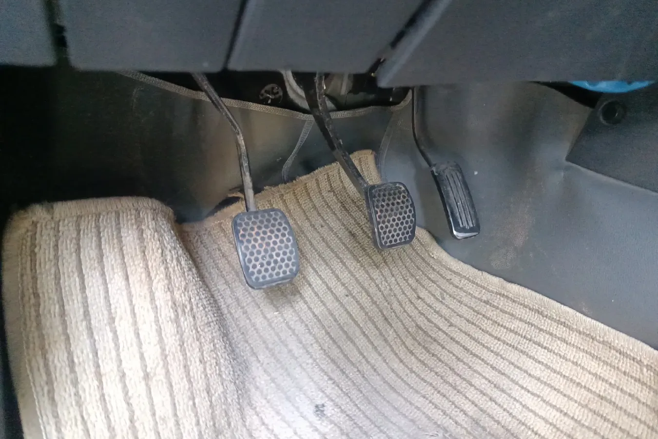 2014 DongFeng Fengon Fengon 330 1.5L 116HP L4 5MT,autocango,china used car exporter,china ev exporter,chinese used car exporter,chinese used ev exporter