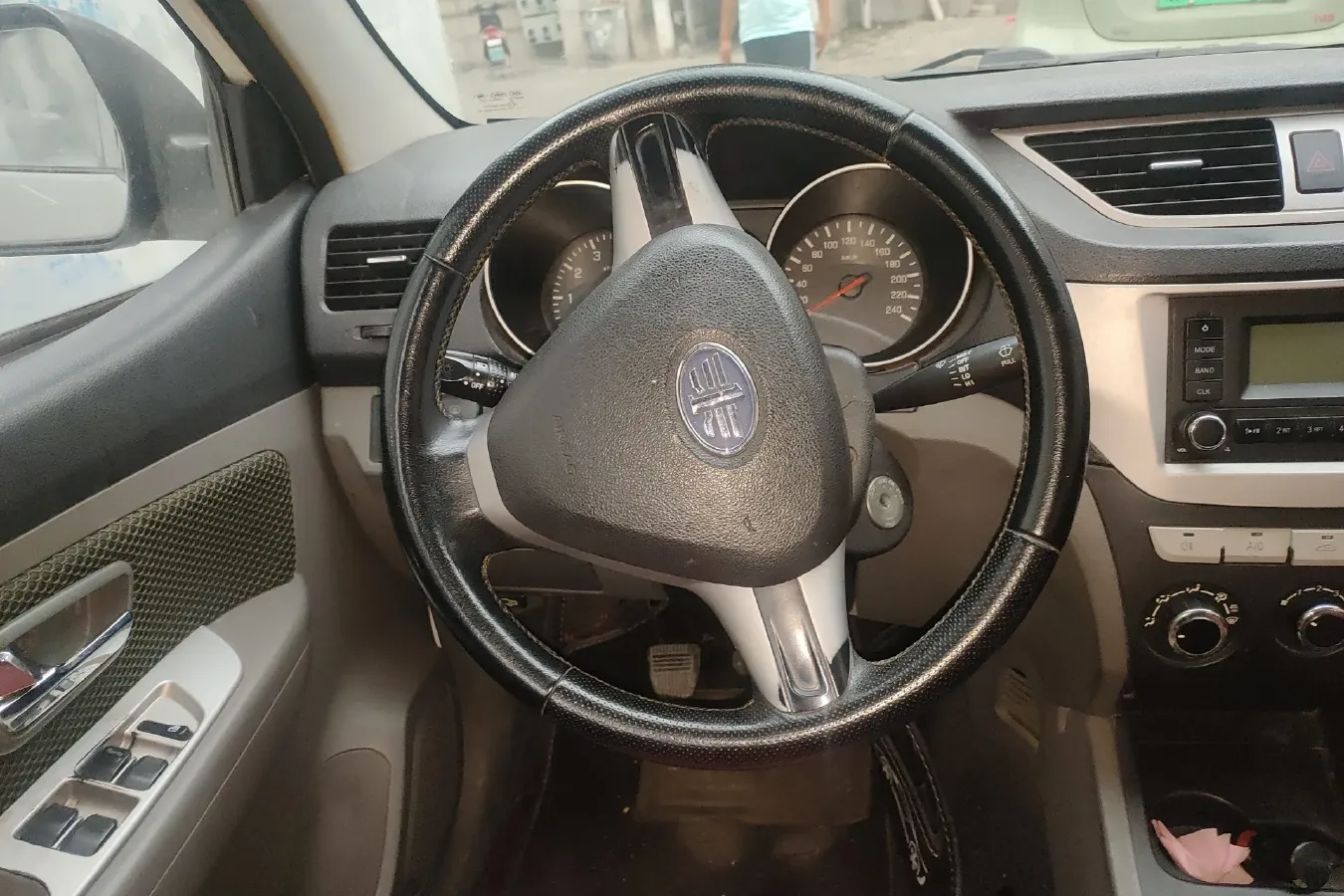 2013 FAW Senia S80 1.5L 109HP L4 5MT,autocango,china used car exporter,china ev exporter,chinese used car exporter,chinese used ev exporter