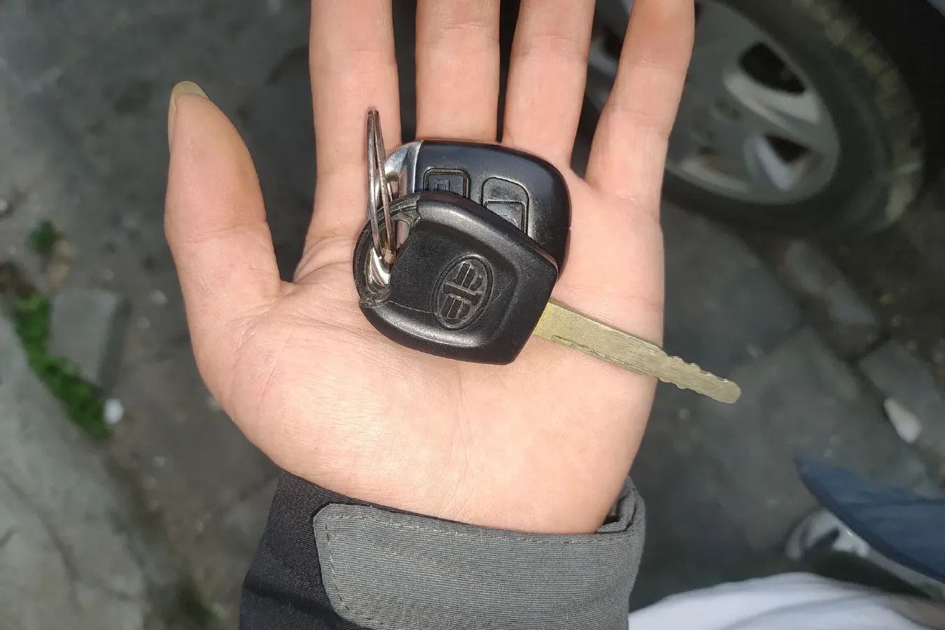 2013 FAW Senia S80 1.5L 109HP L4 5MT,autocango,china used car exporter,china ev exporter,chinese used car exporter,chinese used ev exporter