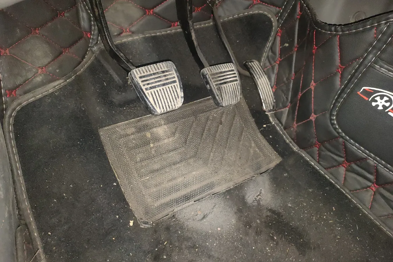 2013 FAW Senia S80 1.5L 109HP L4 5MT,autocango,china used car exporter,china ev exporter,chinese used car exporter,chinese used ev exporter