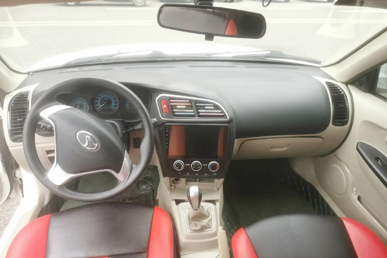 2015 Soueast V3 1.5L 120HP L4 5MT,autocango,china used car exporter,china ev exporter,chinese used car exporter,chinese used ev exporter