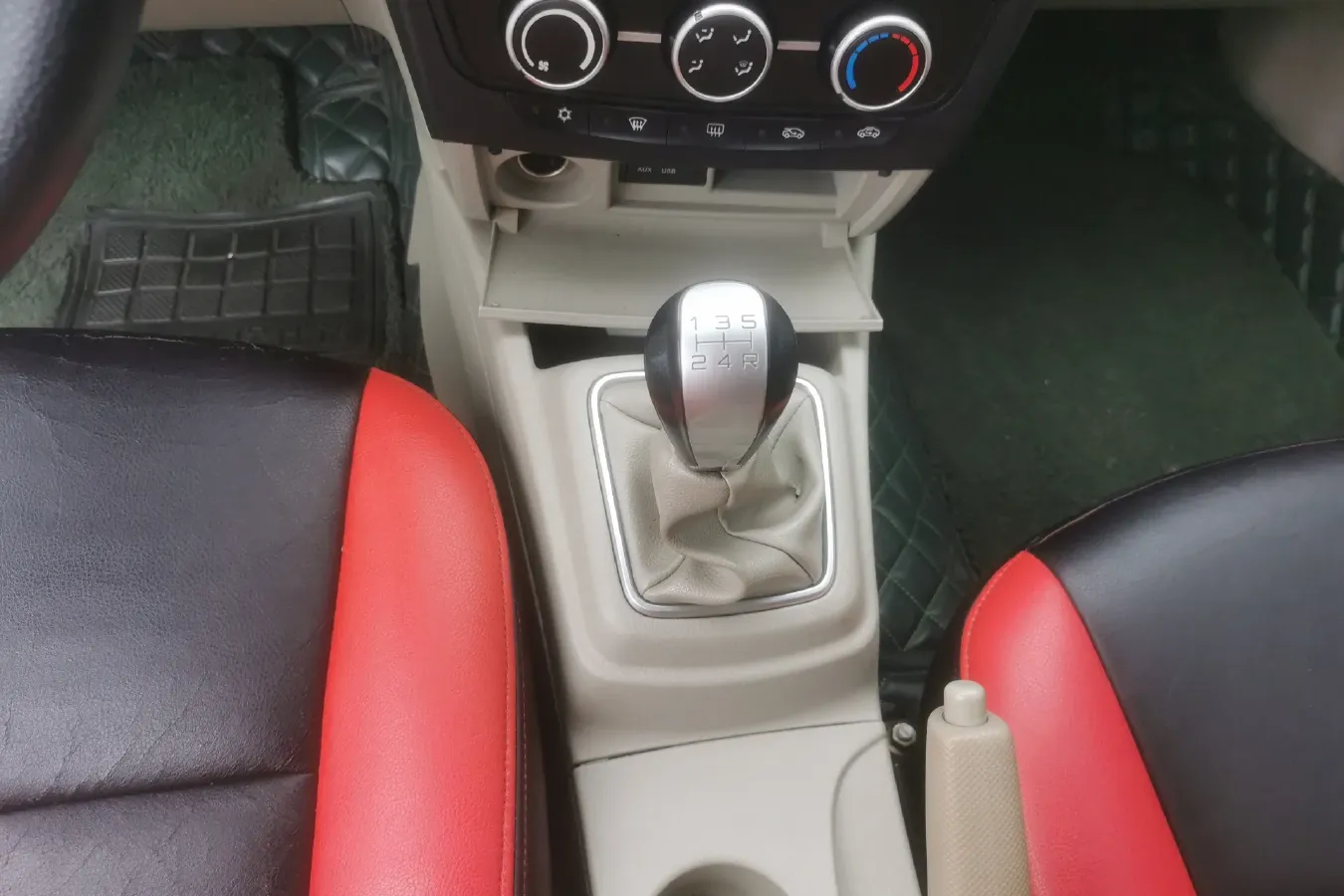 2015 Soueast V3 1.5L 120HP L4 5MT,autocango,china used car exporter,china ev exporter,chinese used car exporter,chinese used ev exporter