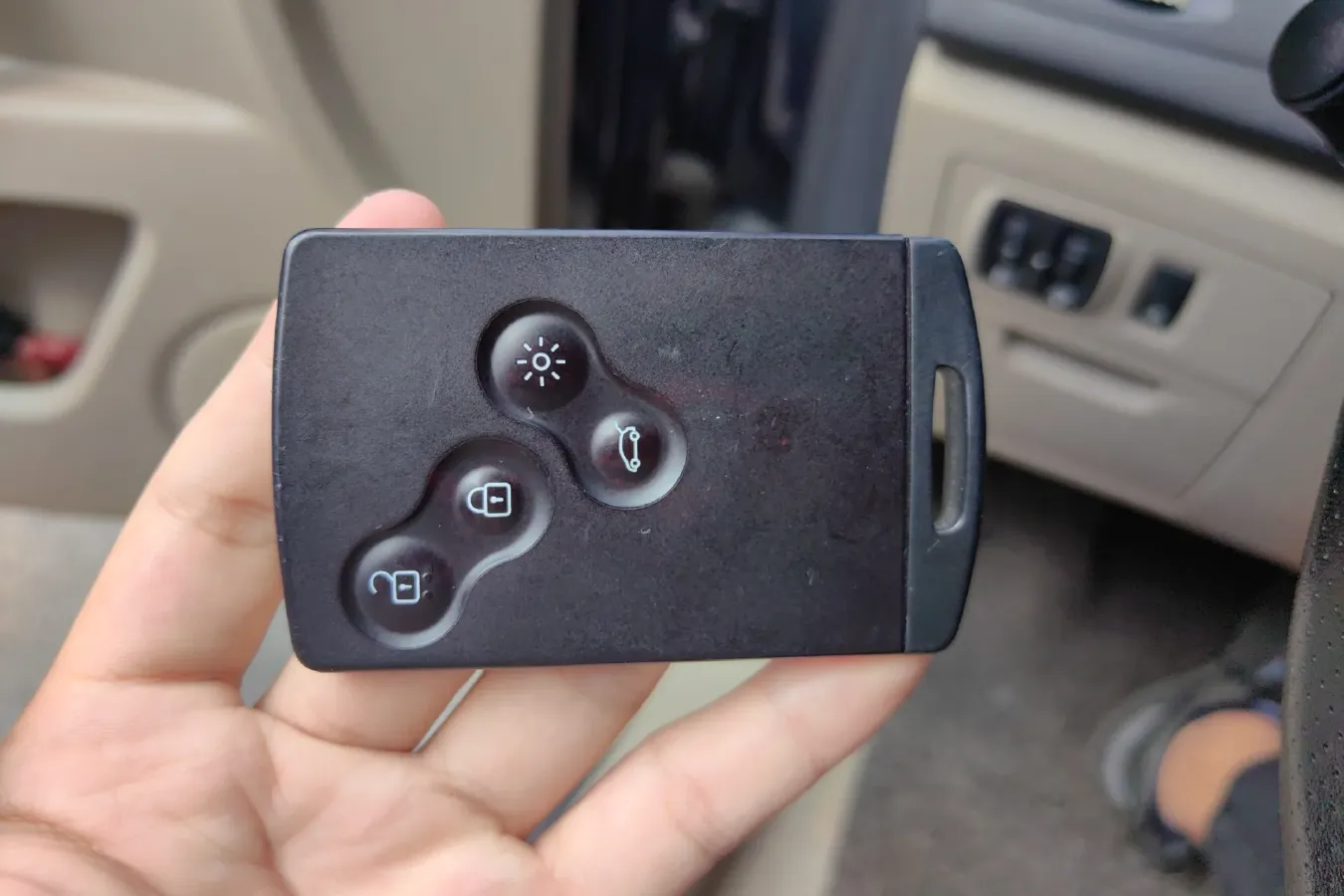 2011 Renault  Latitude 2.0L 139HP L4 CVT,autocango,china used car exporter,china ev exporter,chinese used car exporter,chinese used ev exporter