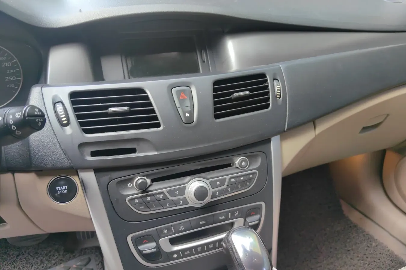 2011 Renault  Latitude 2.0L 139HP L4 CVT,autocango,china used car exporter,china ev exporter,chinese used car exporter,chinese used ev exporter