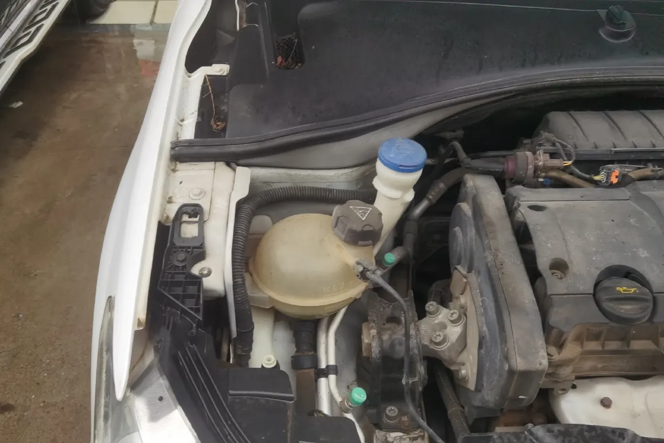 2014 Peugeot 301 1.6L 117HP L4 5MT,autocango,china used car exporter,china ev exporter,chinese used car exporter,chinese used ev exporter