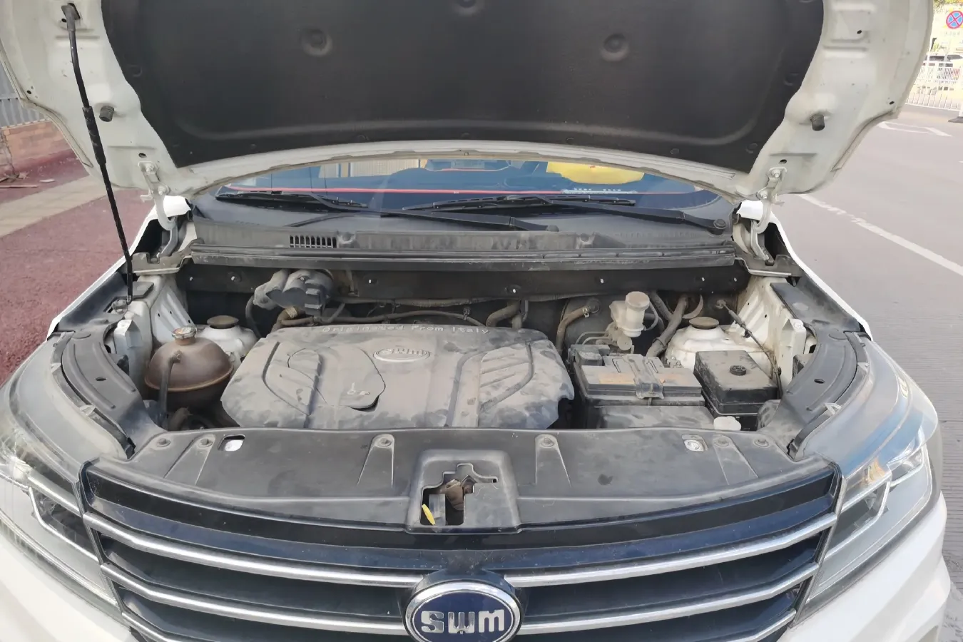 2017 SWM X3 1.6L 117HP L4 5MT,autocango,china used car exporter,china ev exporter,chinese used car exporter,chinese used ev exporter