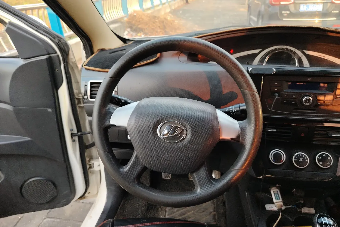 2015 LiFan LeTu 1.2L 84HP L4 5MT,autocango,china used car exporter,china ev exporter,chinese used car exporter,chinese used ev exporter