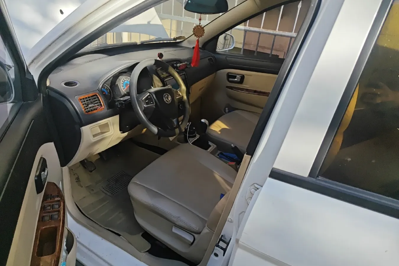 2016 DongFeng Fengon Fengon 330 1.5L 109HP L4 5MT,autocango,china used car exporter,china ev exporter,chinese used car exporter,chinese used ev exporter