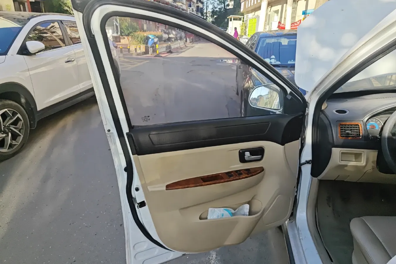 2016 DongFeng Fengon Fengon 330 1.5L 109HP L4 5MT,autocango,china used car exporter,china ev exporter,chinese used car exporter,chinese used ev exporter