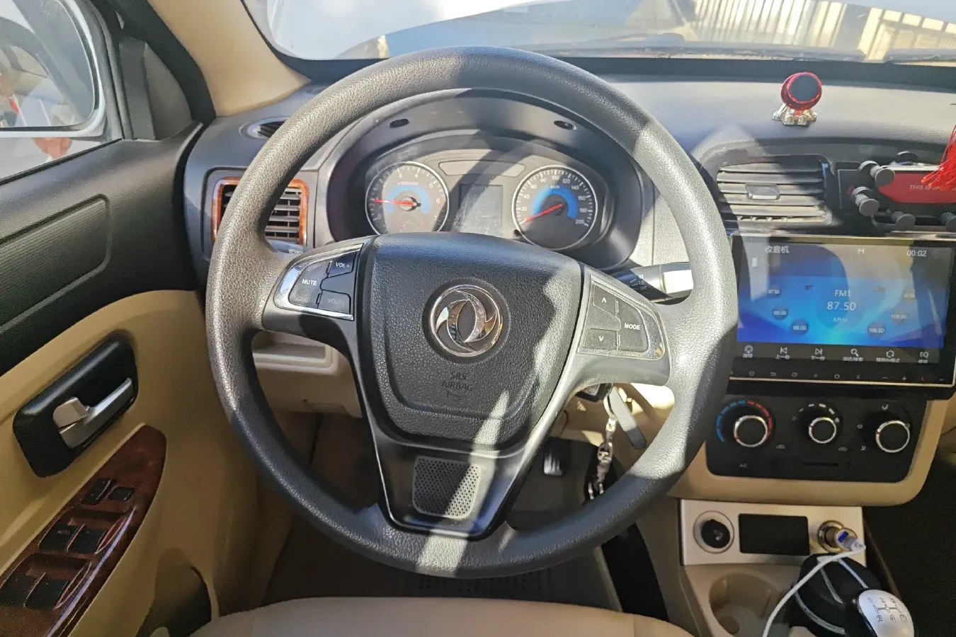 2016 DongFeng Fengon Fengon 330 1.5L 109HP L4 5MT,autocango,china used car exporter,china ev exporter,chinese used car exporter,chinese used ev exporter