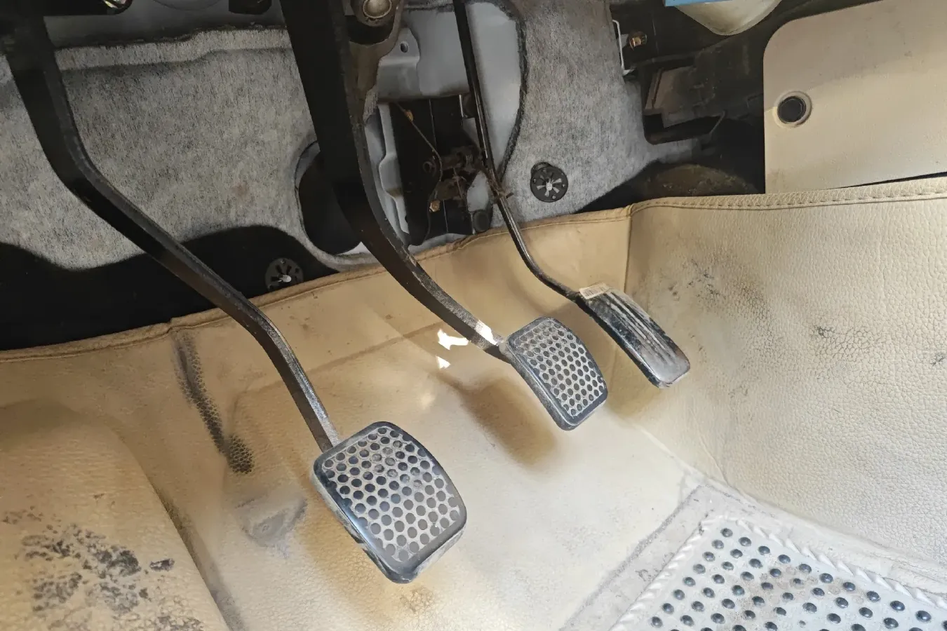 2016 DongFeng Fengon Fengon 330 1.5L 109HP L4 5MT,autocango,china used car exporter,china ev exporter,chinese used car exporter,chinese used ev exporter