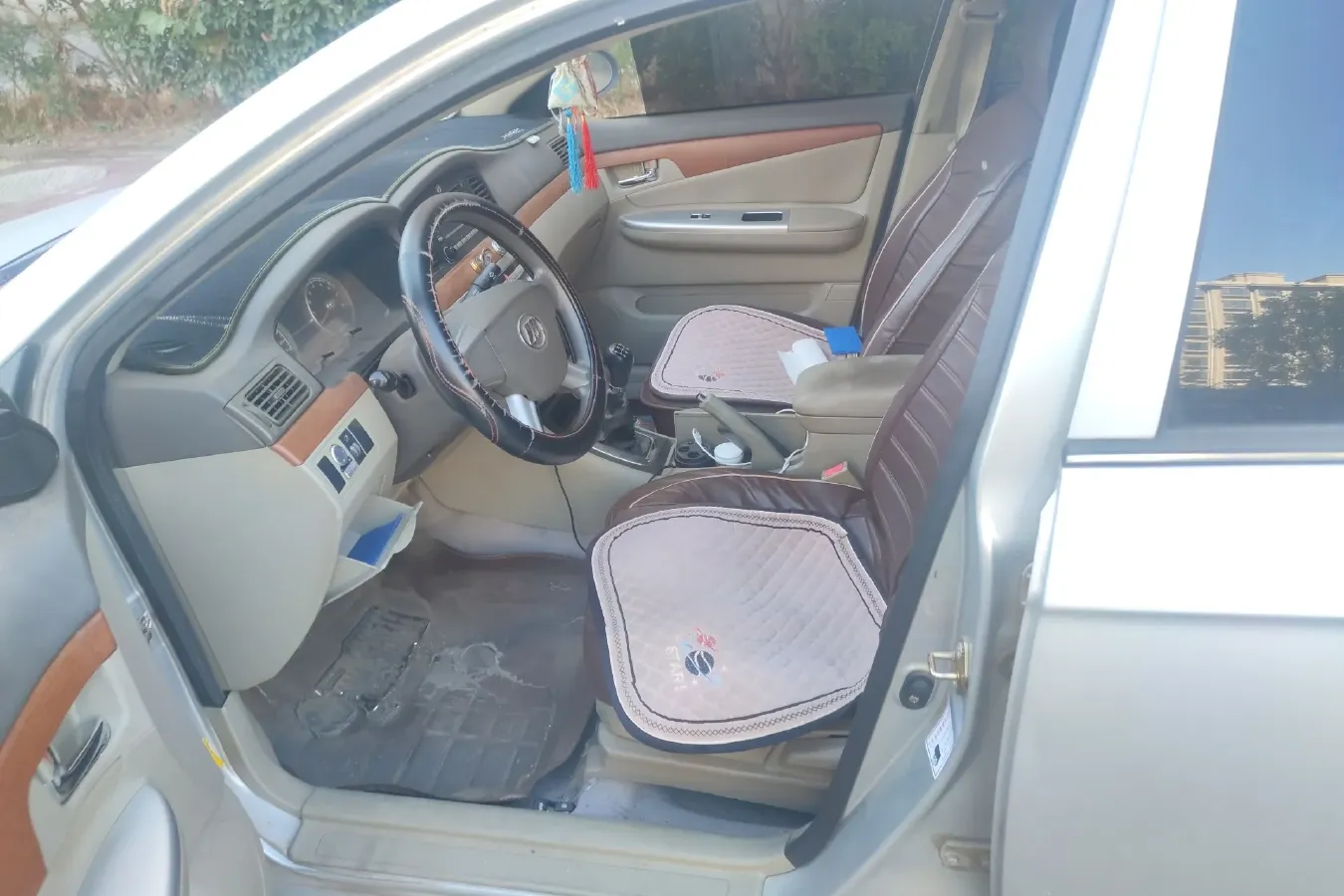 2012 LiFan 620 1.5L 94HP L4 5MT,autocango,china used car exporter,china ev exporter,chinese used car exporter,chinese used ev exporter