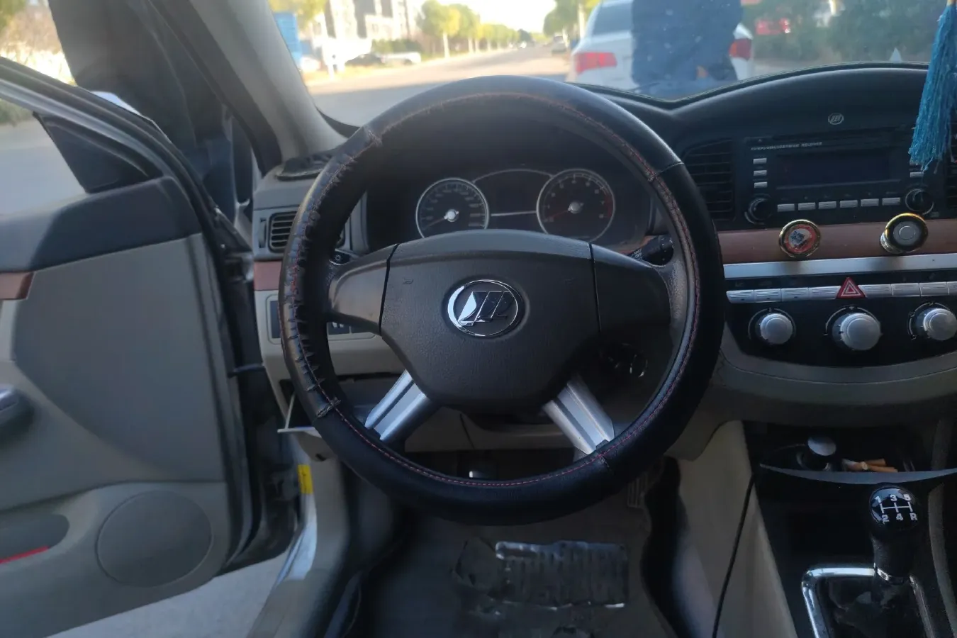 2012 LiFan 620 1.5L 94HP L4 5MT,autocango,china used car exporter,china ev exporter,chinese used car exporter,chinese used ev exporter