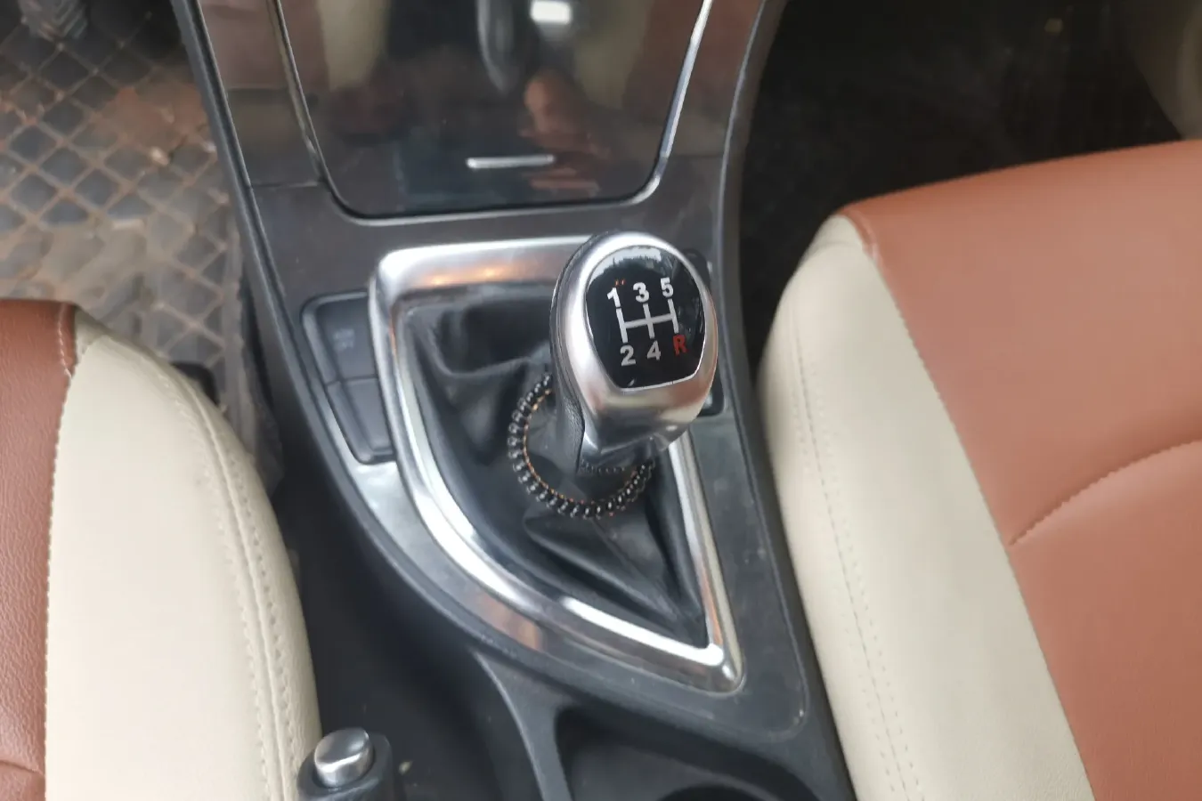 2012 Brilliance Auto V5 1.6L 118HP L4 5MT,autocango,china used car exporter,china ev exporter,chinese used car exporter,chinese used ev exporter