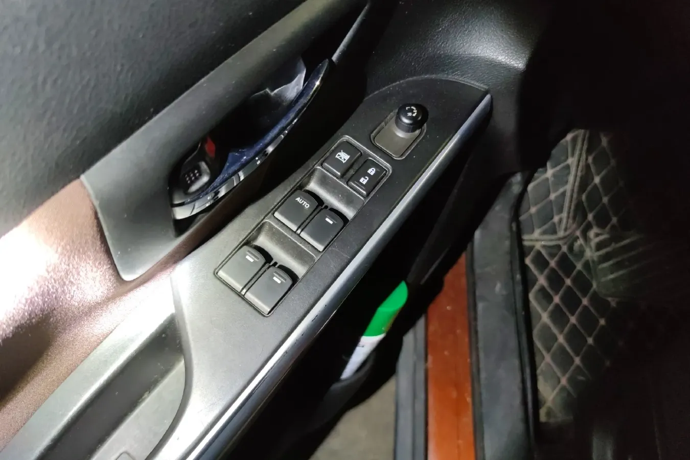 2017 Suzuki SX4 S-Cross 1.6L 122HP L4 5MT,autocango,china used car exporter,china ev exporter,chinese used car exporter,chinese used ev exporter